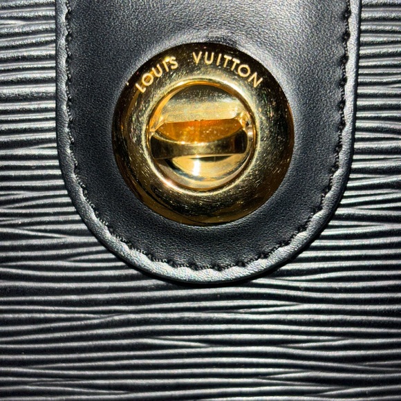 Louis Vuitton elegant black bucket bag - Picture 6 of 16